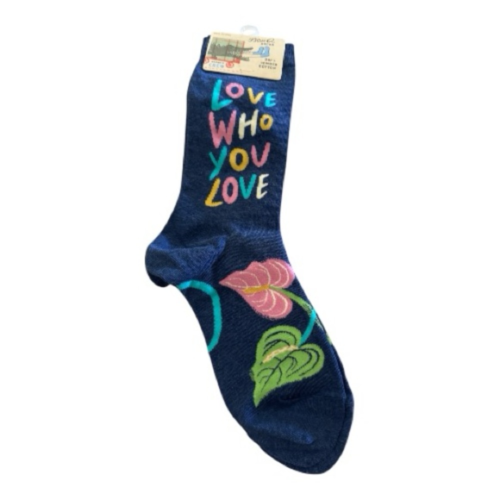 Blue Q women’s “Love Who You Love” colorful crew socks New With Tags